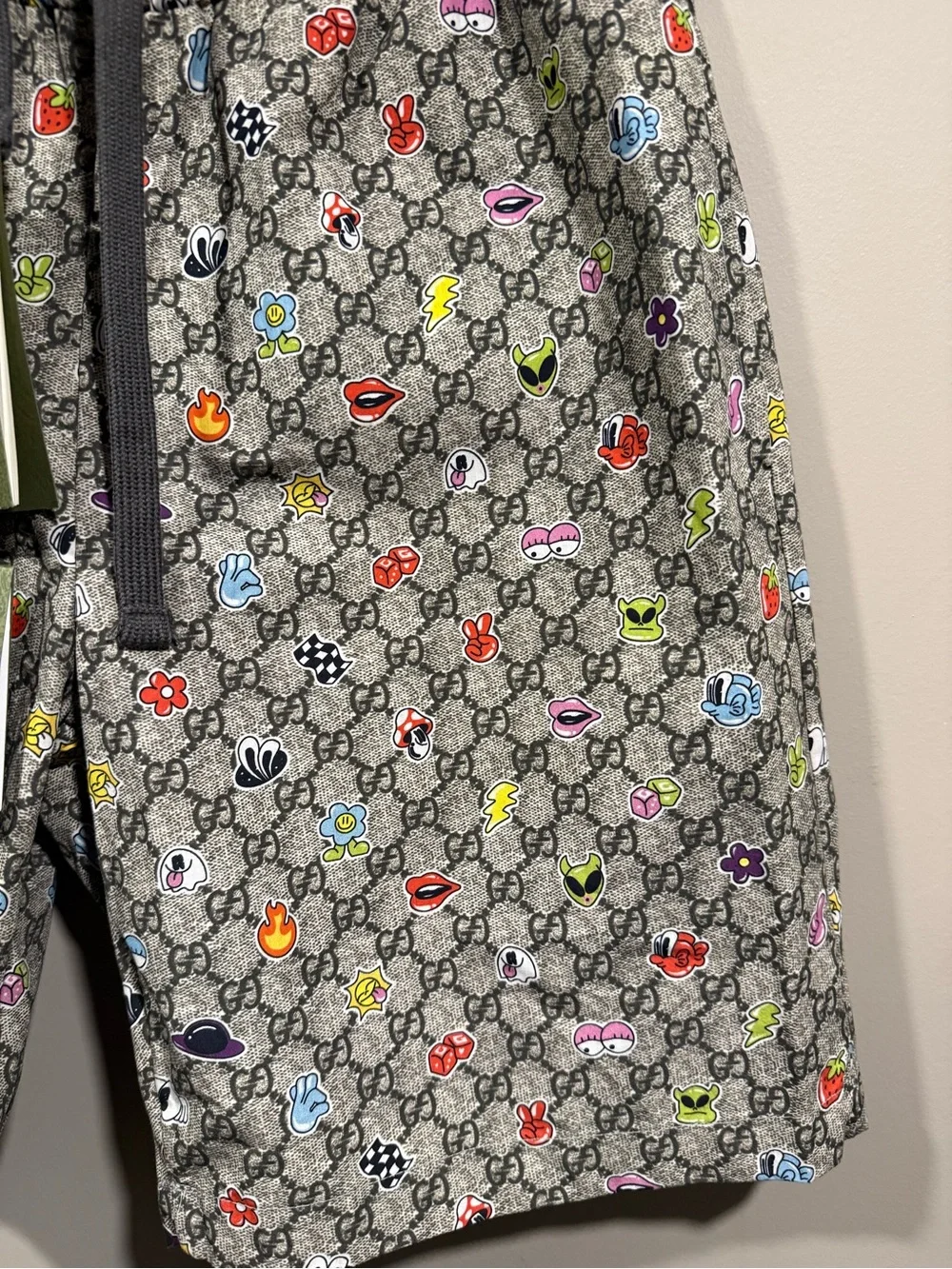 Gucci Gray GG Supreme stickers-on-Pop print over beige (1:1 stitching defect)